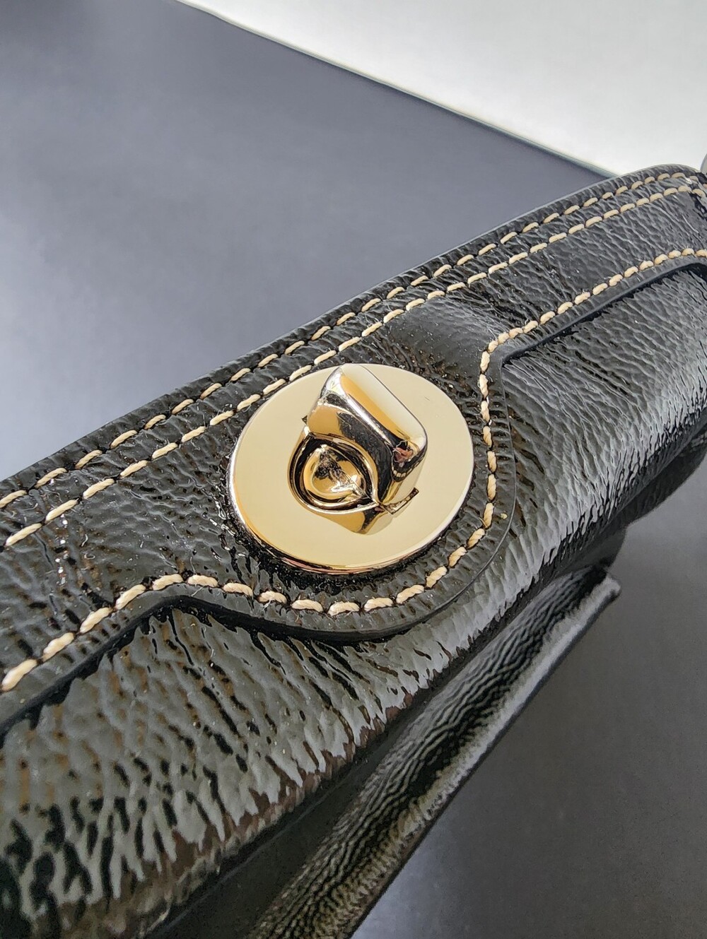 Coach Vintage Turnlock Mini Bag Wristlet, Black Patent Leather, EUC, 2004 - Picture 5 of 7